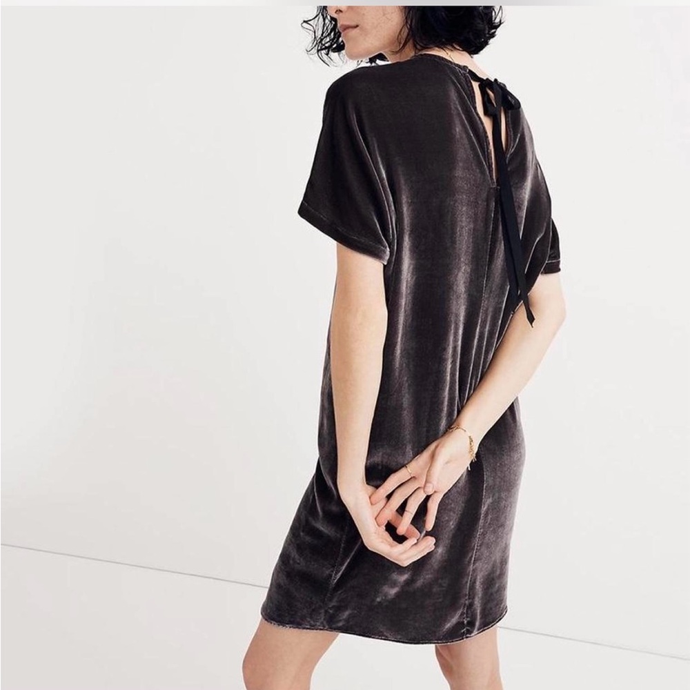 Madewell Velvet Bow-Back
Tee Dress in Dark Gray Sz Small